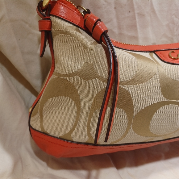 Coach signature crossbody or shoulder bag - Picture 2 of 11